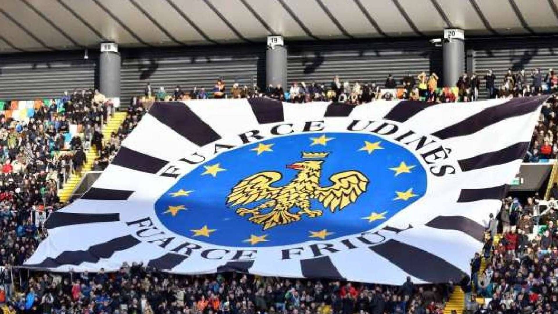 Danneggiato-il-bandierone-dell-Udinese