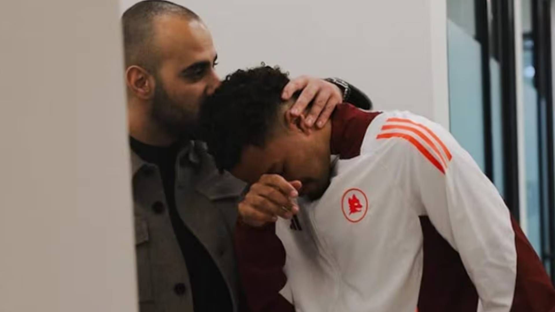 Rensch-in-lacrime-dopo-la-firma-con-la-Roma