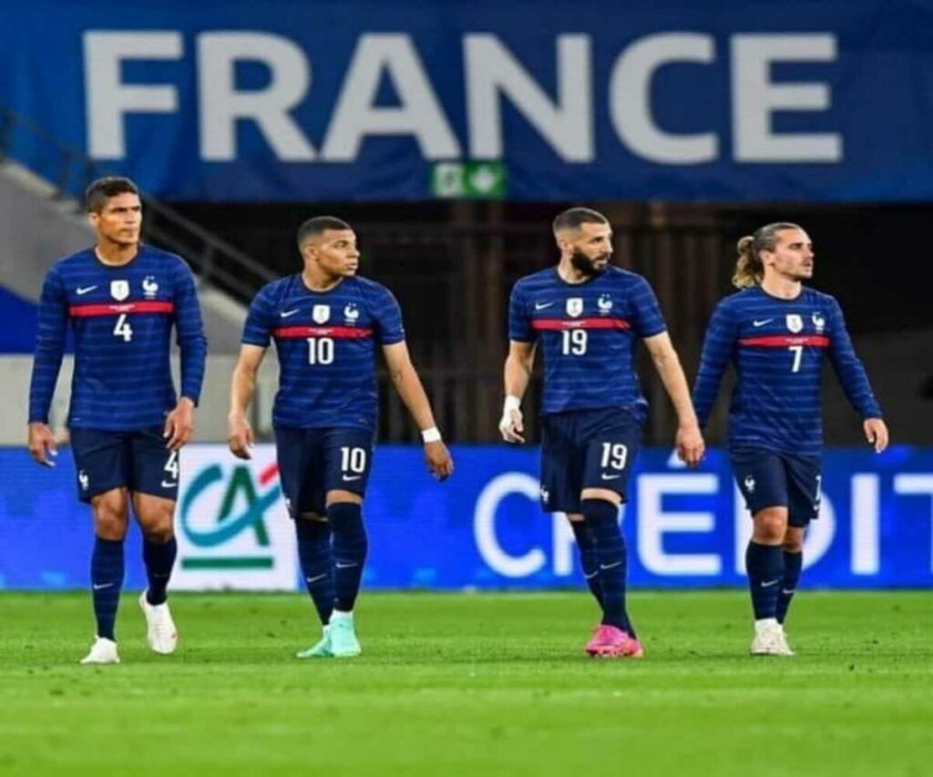 niente-sesso-per-la-francia-1024x853